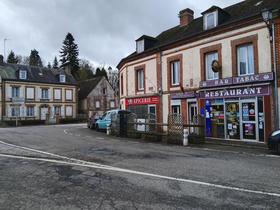 Erhvervsejendom i Les Aspres, Orne - foto 1