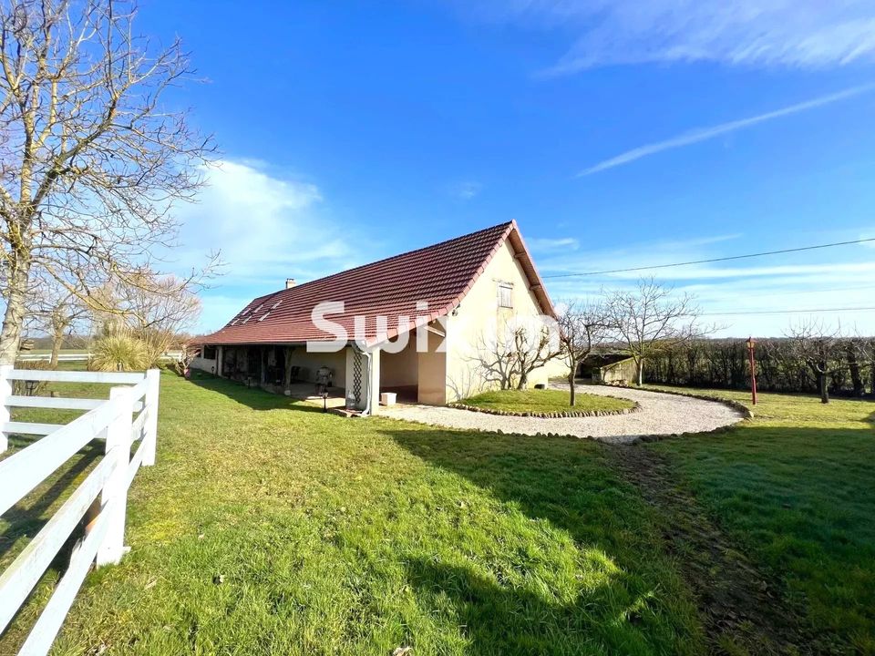 Villa in Saint-Germain-du-Bois, Saone-et-Loire - foto 1