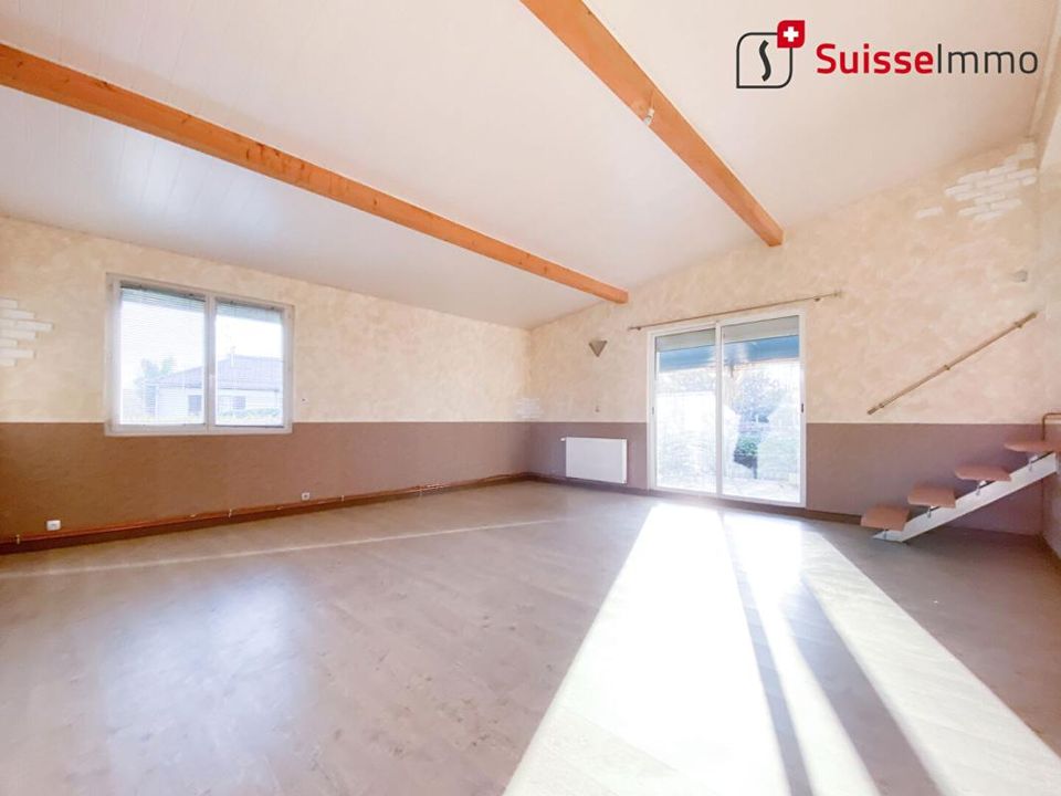 Villa i Courcelles-les-Montbeliard, Doubs - foto 1