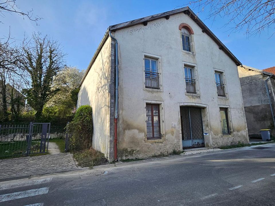 Erhvervsejendom i Mirebeau-sur-Bèze, Cote-d'Or - foto 1