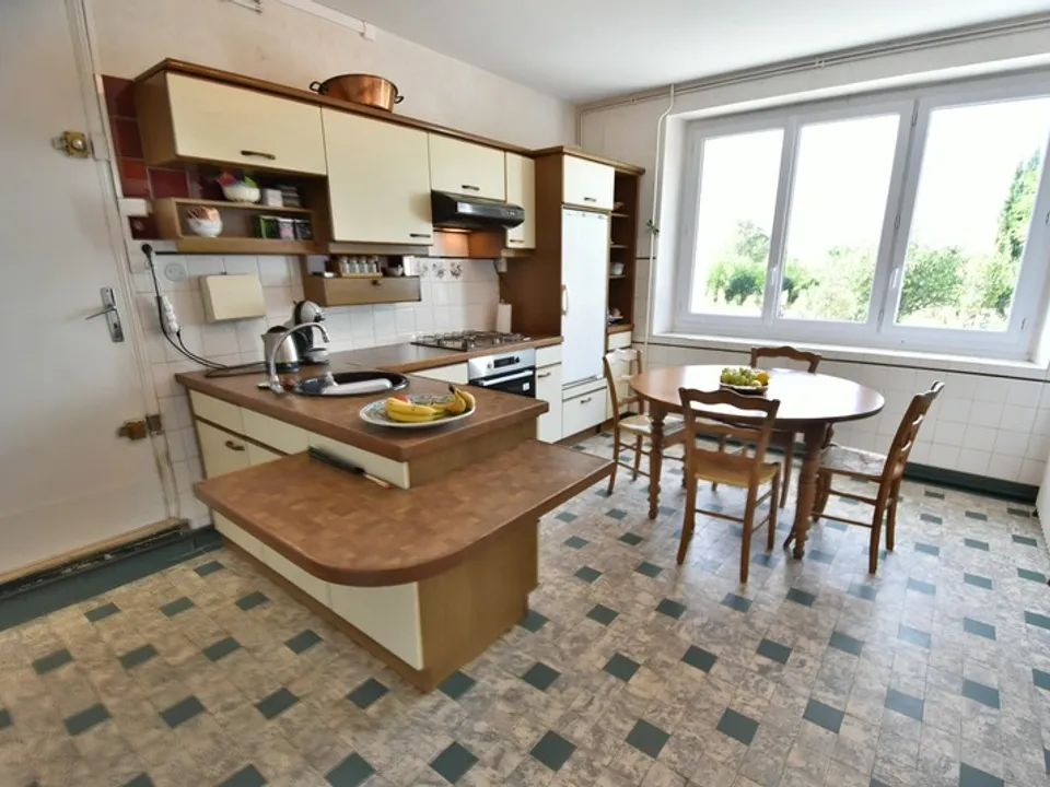Villa en Saint-Yrieix-Sur-Charente, Charente - foto 4