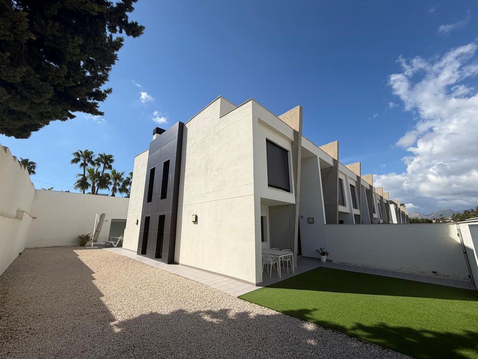 Villa i Alfaz del Pi, Alicante - foto 1