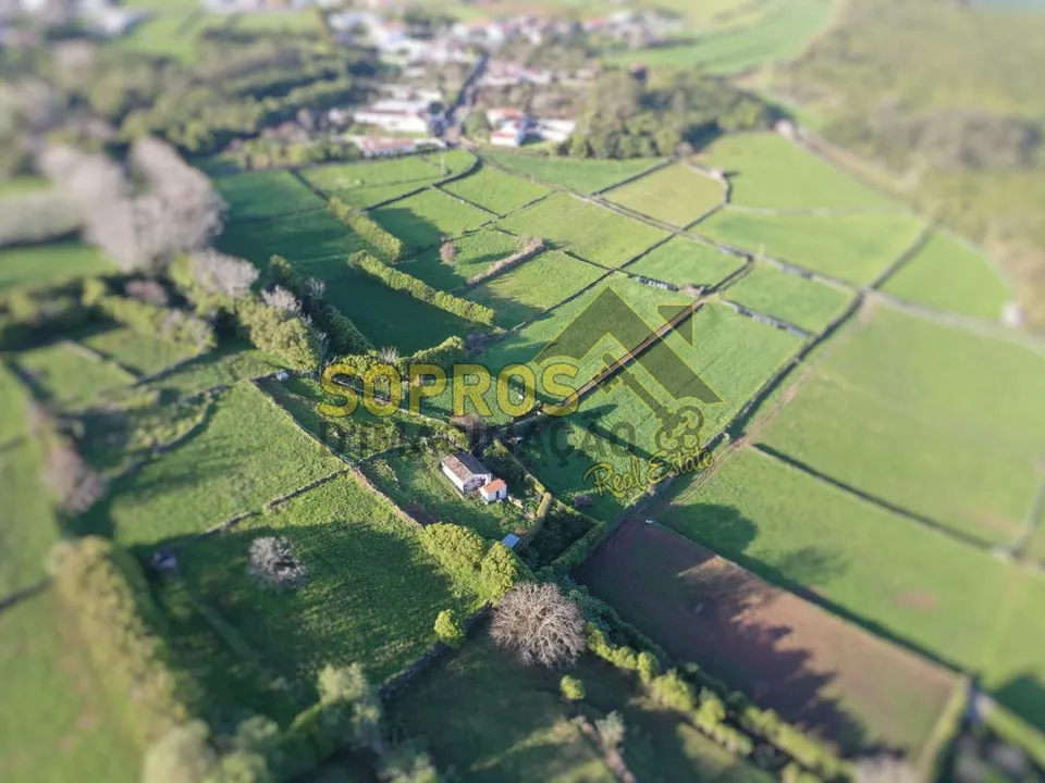 Helårsgrund i Vila da Praia da Vitoria, Terceira - foto 1