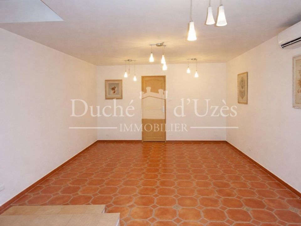 Commercial property in Saint-Quentin-la-Poterie, Gard - photo 1