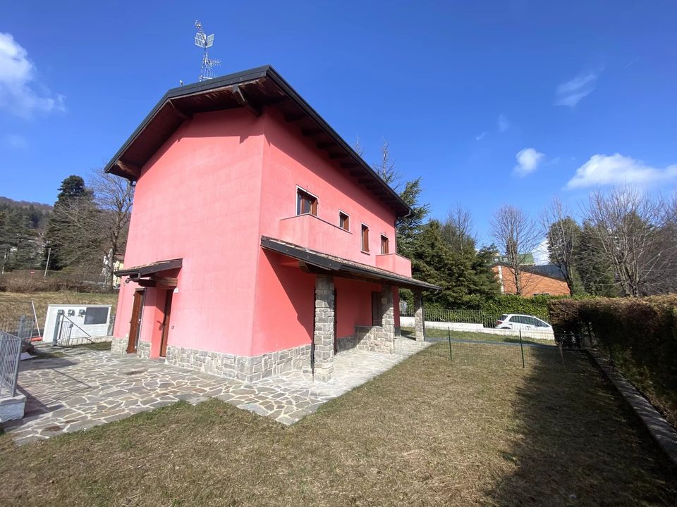 Villa i Alta Valle Intelvi, Como - foto 1