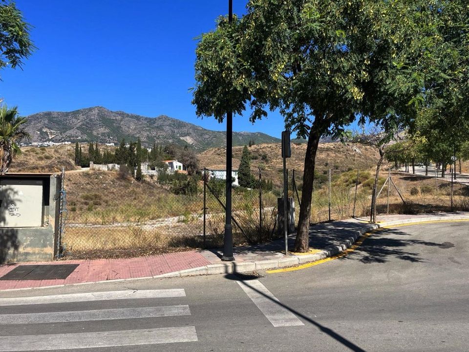 Helårsgrund i Fuengirola, Malaga - foto 5