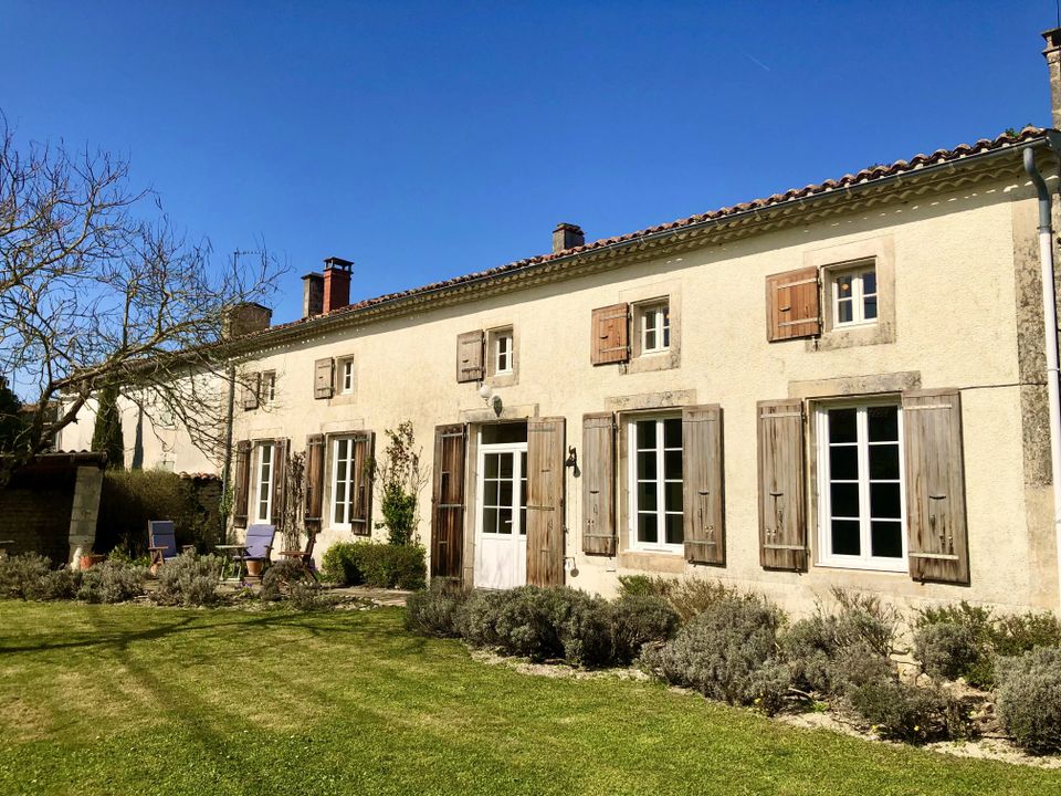 Landsbyhus i Saint-Pierre-de-Juillers, Charente-Maritime - foto 1