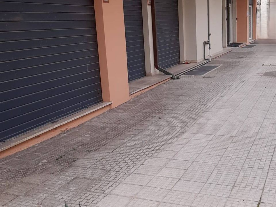Erhvervsejendom i Alba Adriatica, Teramo - foto 1
