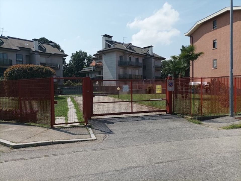 Parkeringsplads i Nichelino, Turin - foto 1