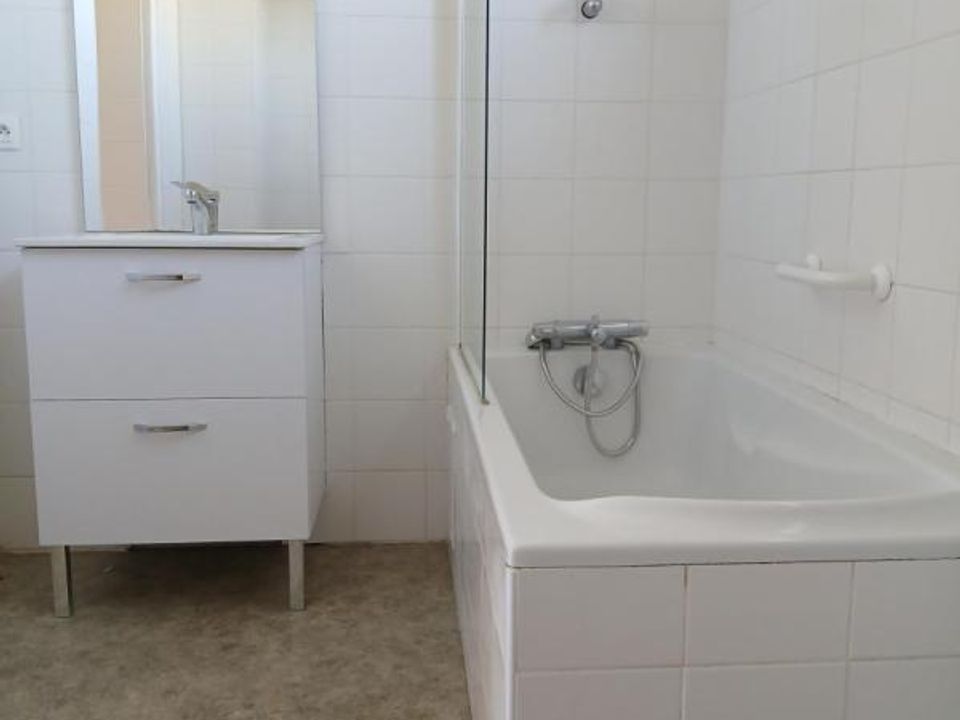 Apartment in Avallon, Yonne - photo 1