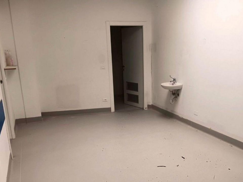 L'establiment comercial a Rivoli, Turin - foto 2