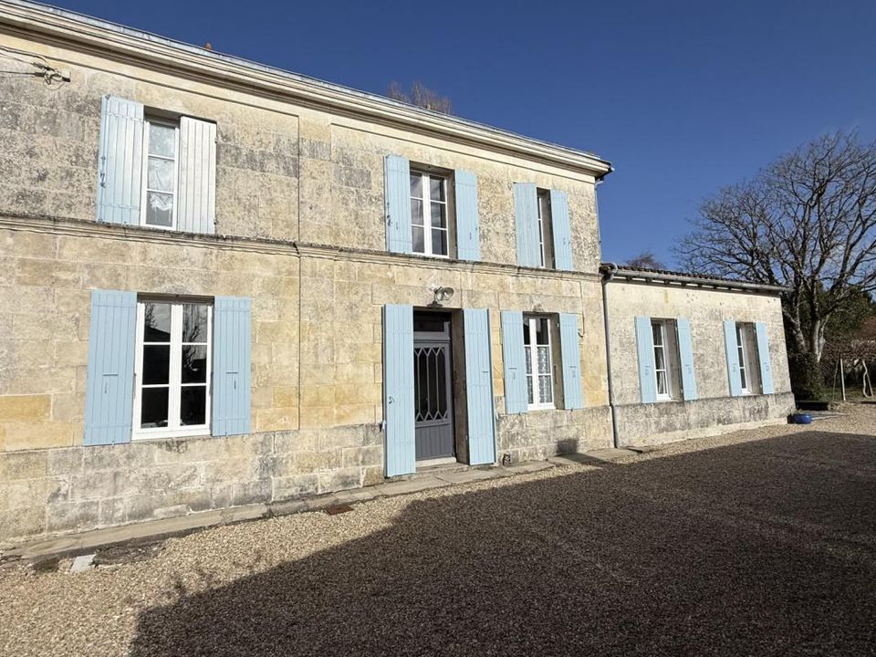 Landejendom i Brie-sous-Mortagne, Charente-Maritime - foto 1