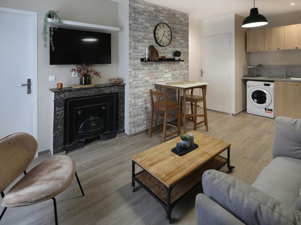Apartment in Villeurbanne, Rhone - photo 1