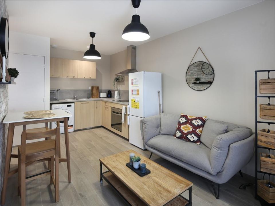 Apartment in Villeurbanne, Rhone - photo 2