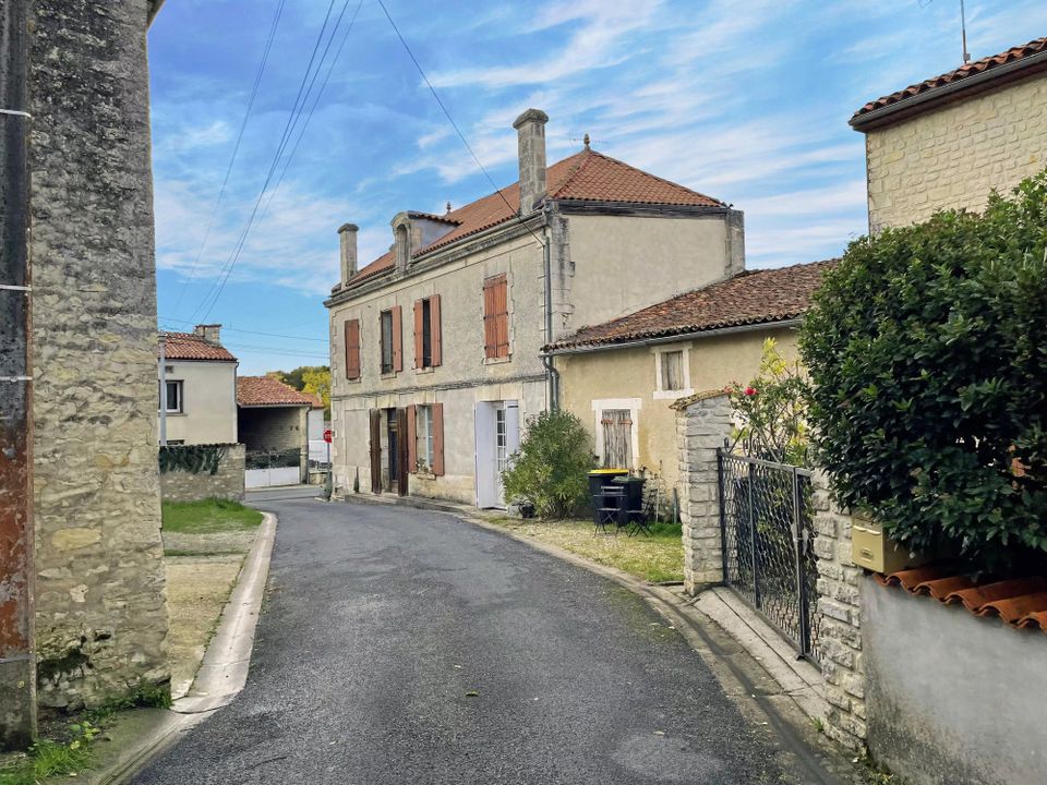 Landsbyhus i La Chapelle, Charente - foto 1