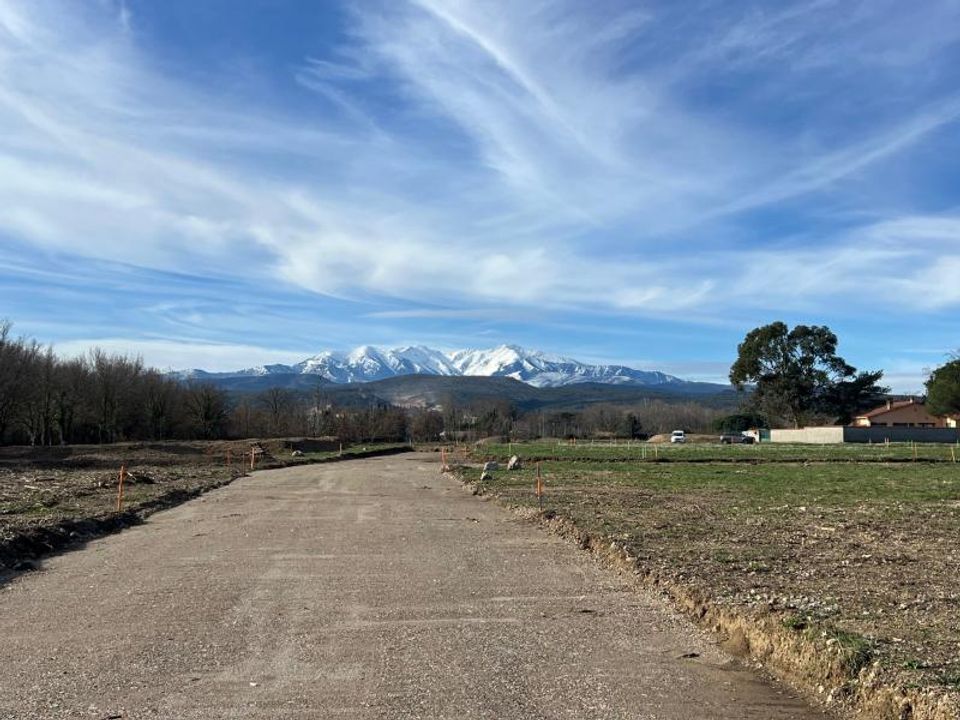 Terreno en Thuir, Pyrenees-Orientales - foto 1