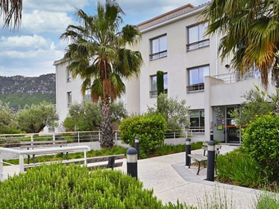 Erhvervsejendom i Le Revest-les-Eaux, Var - foto 1