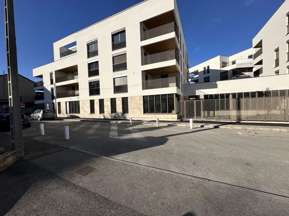 Erhvervsejendom i Bourgoin-Jallieu, Isere - foto 2