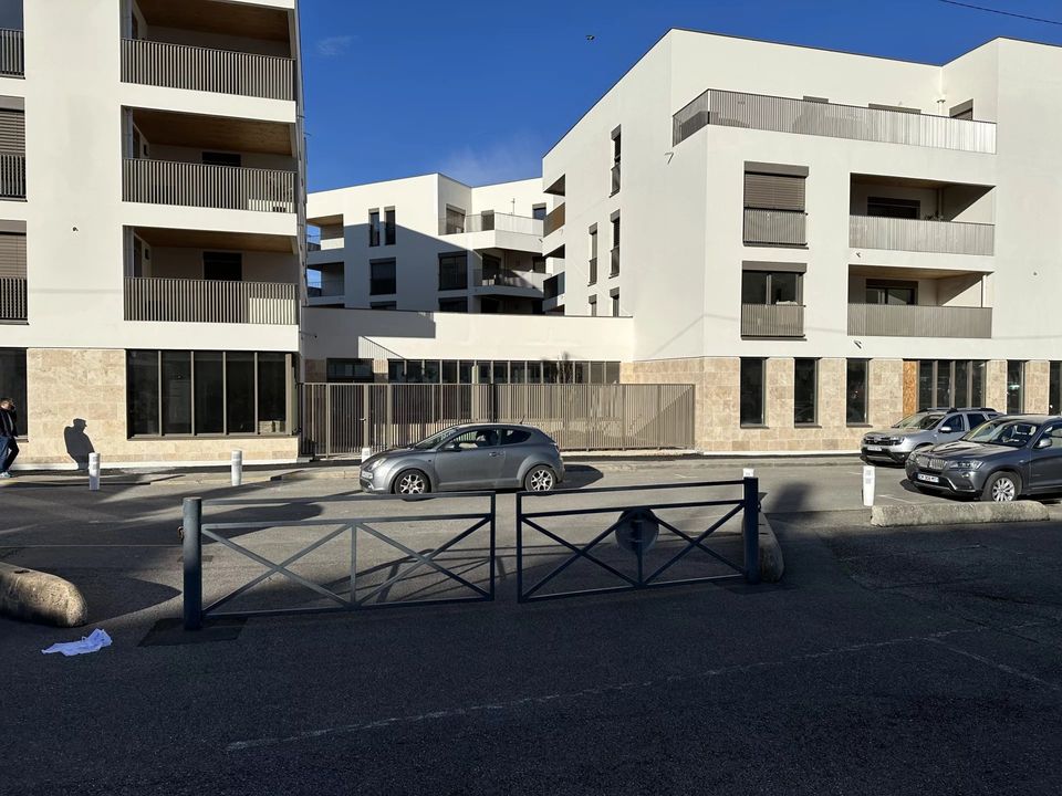 Erhvervsejendom i Bourgoin-Jallieu, Isere - foto 3