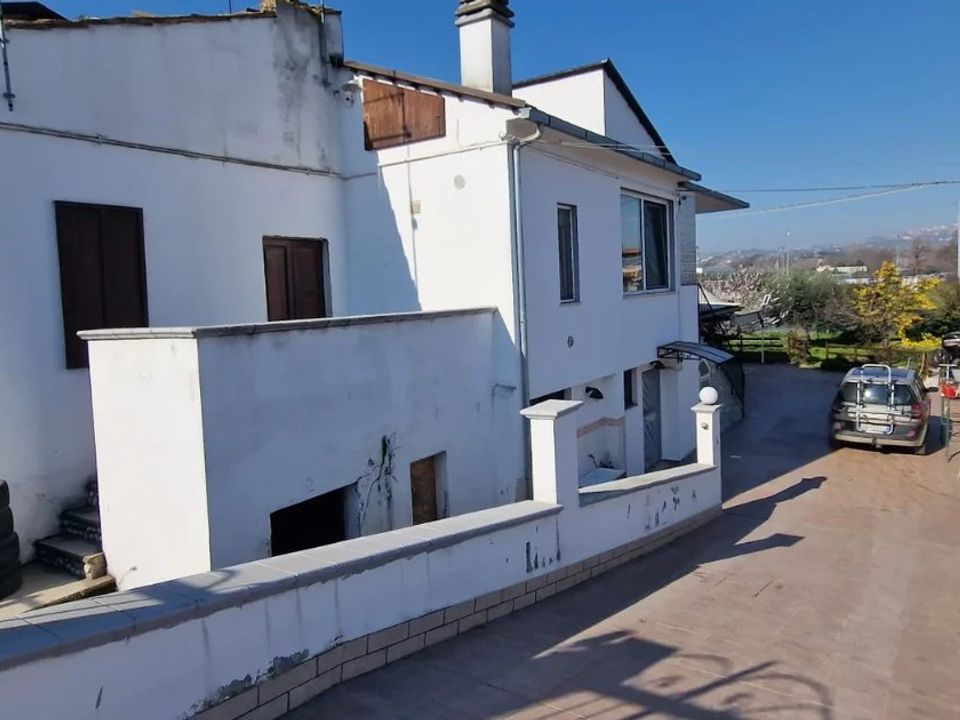 Villa - Montesilvano Marina, Pescara - photo 1