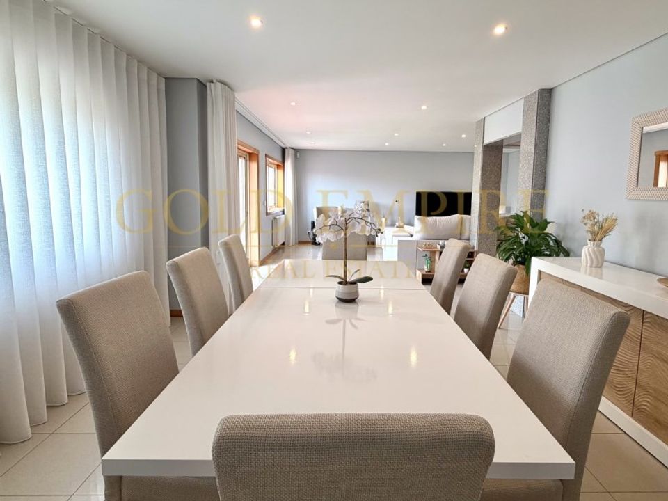 Villa in Rio de Mouro-Estacao, Lisbon - foto 1
