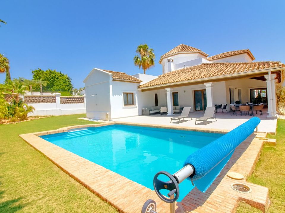 Villa i El Paraiso, Malaga - bilde 1