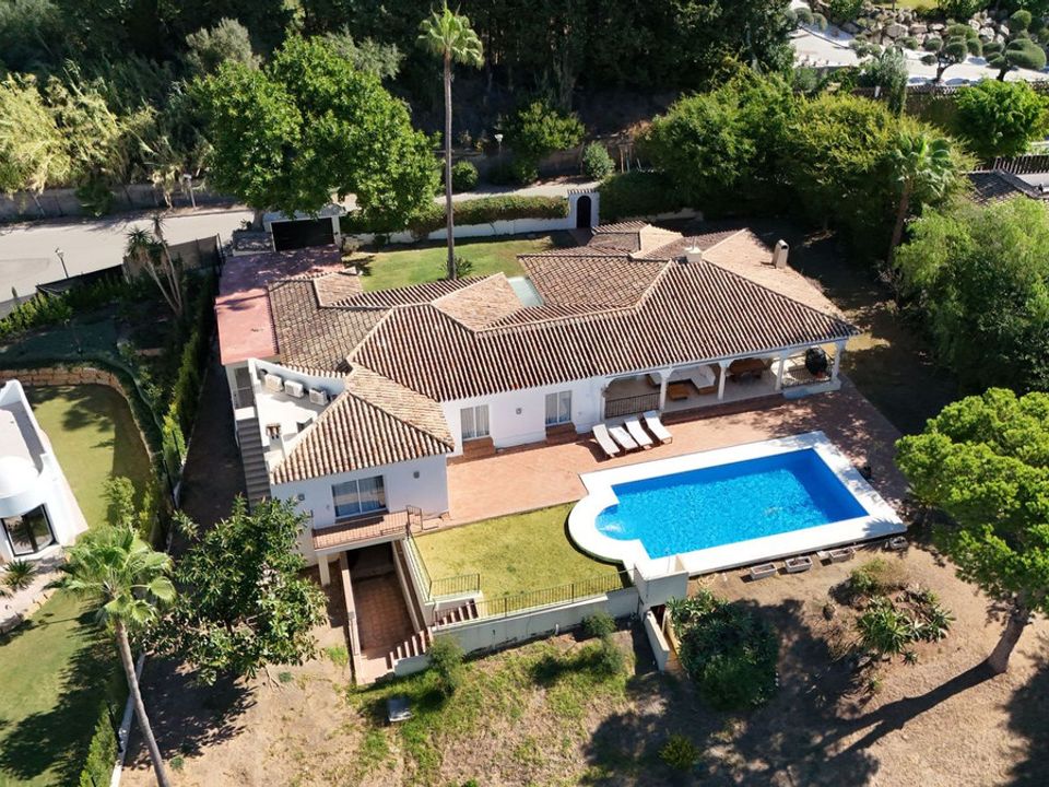 Villa i El Paraiso, Malaga - bilde 1