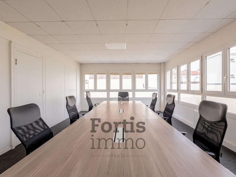 Propiedad comercial en Saint-Ouen, Seine-Saint-Denis - foto 1