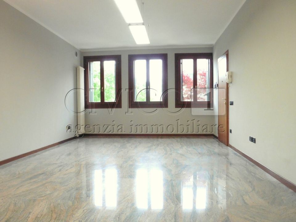 Erhvervsejendom i Torri di Quartesolo, Vicenza - foto 1