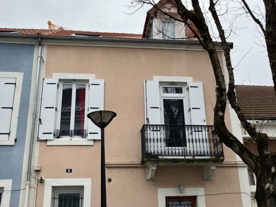 Villa in Vichy, Allier - photo 2
