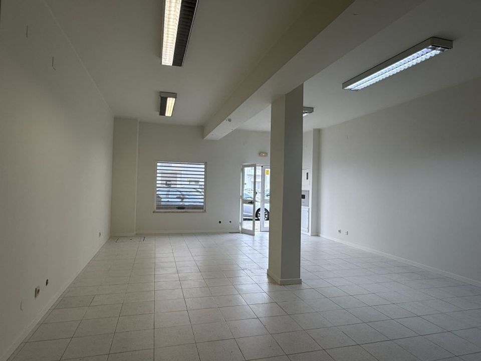 Erhvervsejendom i Carnaxide, Lisbon - foto 1