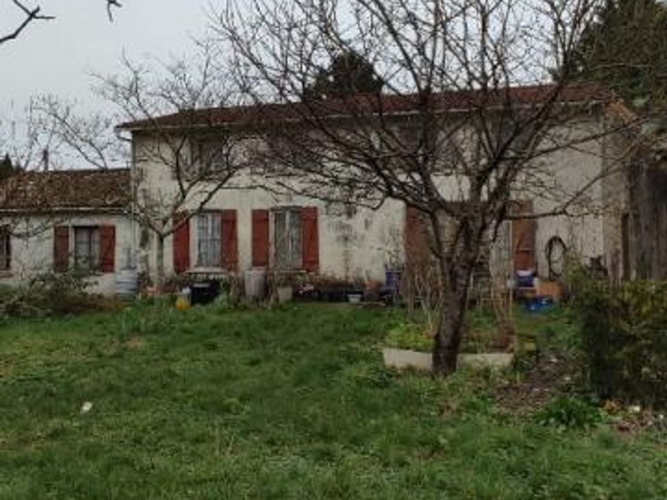 Villa i Saint-Bonnet-Sur-Gironde, Charente-Maritime - foto 1