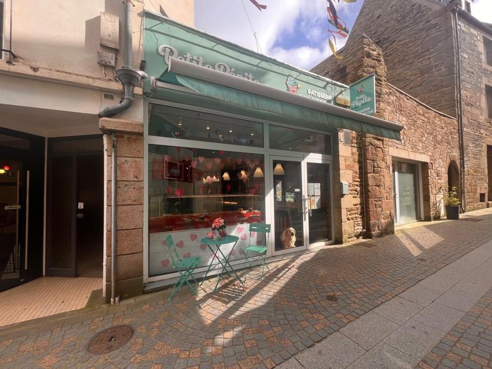 Commercial property in Lannion, Cotes-d'Armor - photo 3