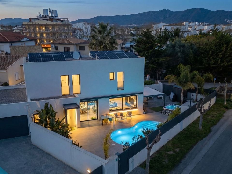 Villa i Empuriabrava, Gerona - foto 1