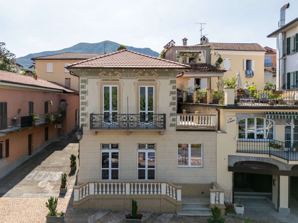 Villa i Porto Valtravaglia, Varese - bilde 1