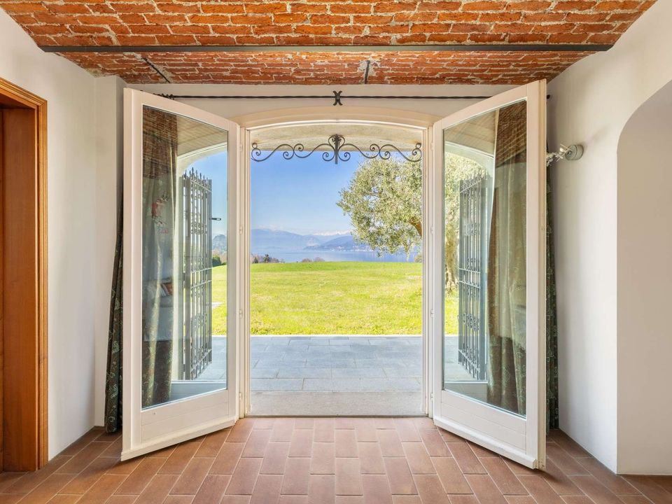 Villa i Porto Valtravaglia, Varese - bilde 1