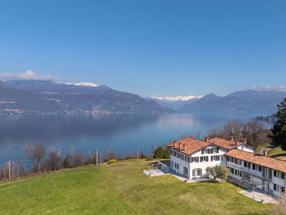 Villa i Porto Valtravaglia, Varese - bilde 2