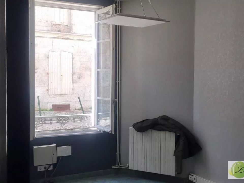 Erhvervsejendom i Angouleme, Charente - foto 1