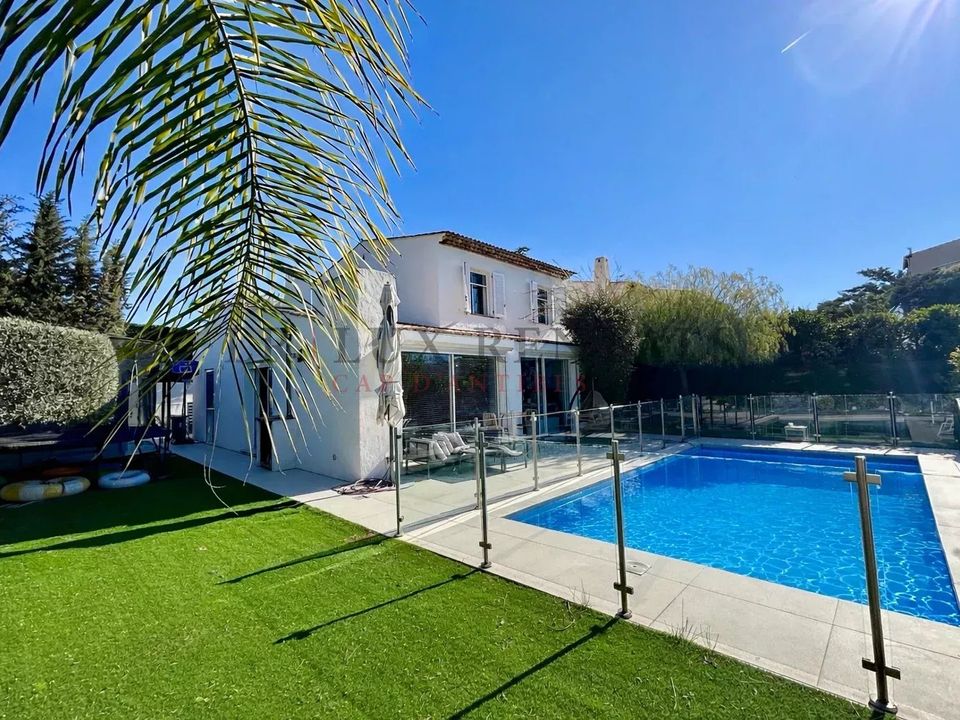 Villa i Villeneuve-Loubet, Alpes-Maritimes - foto 2