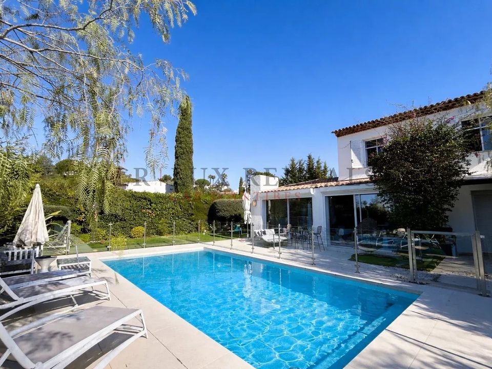 Villa i Villeneuve-Loubet, Alpes-Maritimes - foto 1