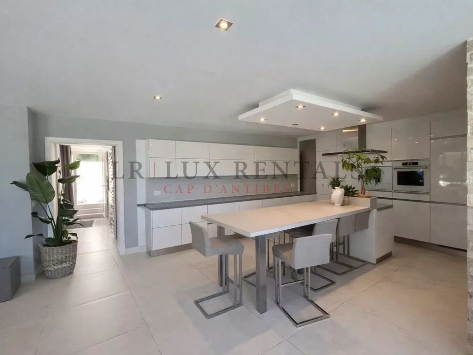Villa i Villeneuve-Loubet, Alpes-Maritimes - foto 4