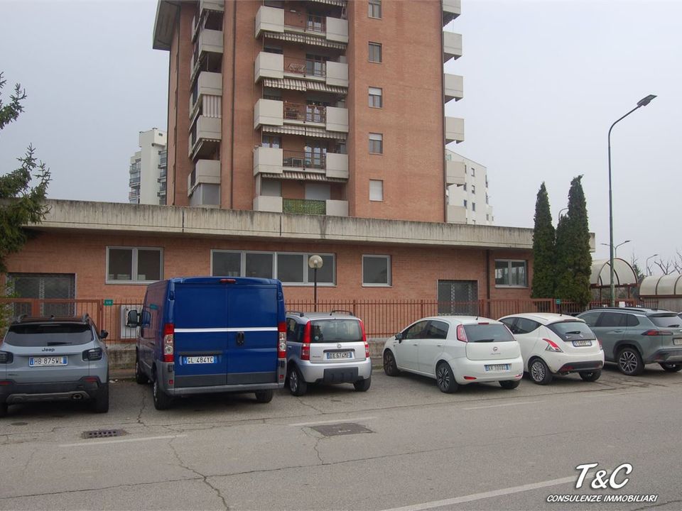 L'establiment comercial a Orbassano, Turin - foto 1