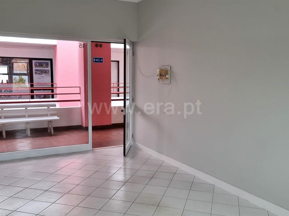 Erhvervsejendom i Almada, Setubal - foto 1