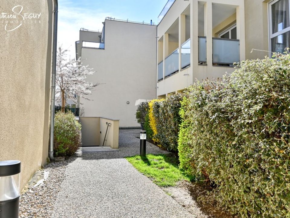 Lejlighed i Thurins, Rhone - foto 1