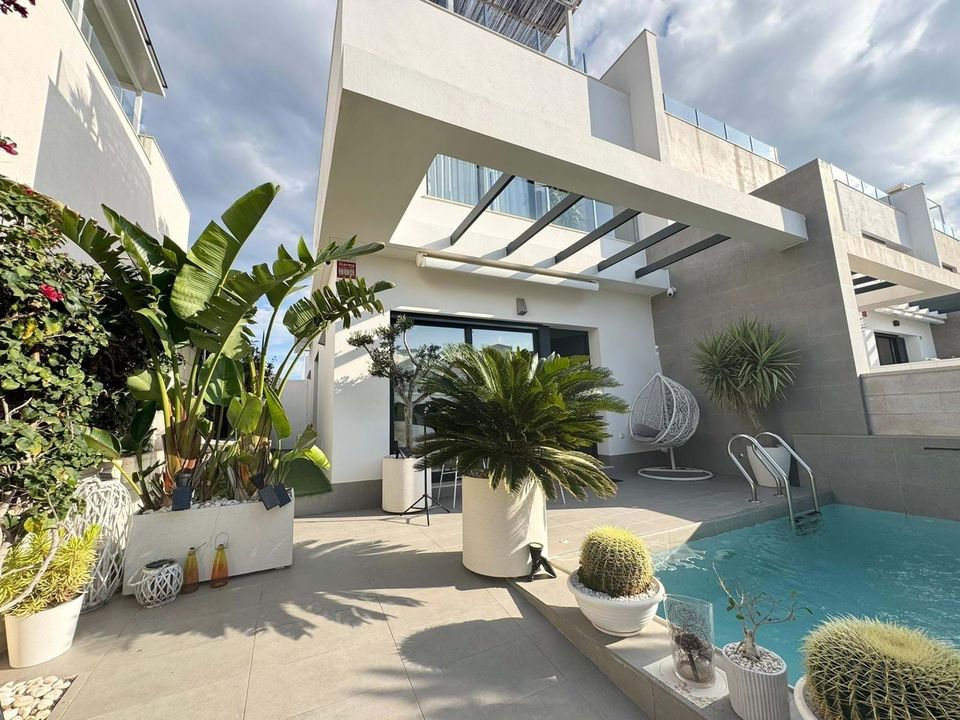 Villa in Villamartin, Alicante - foto 1