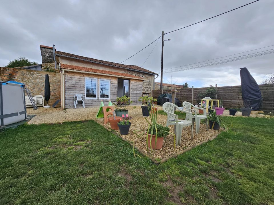 Landsbyhus i Chasseneuil-sur-Bonnieure, Charente - foto 1
