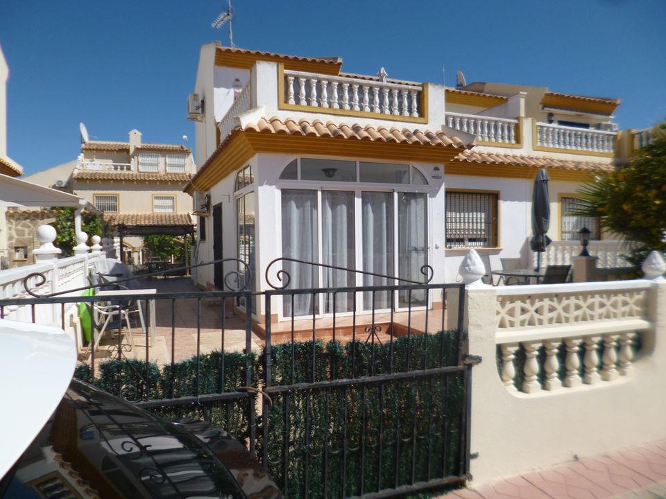 Byhus i Playa Flamenca, Alicante - foto 1