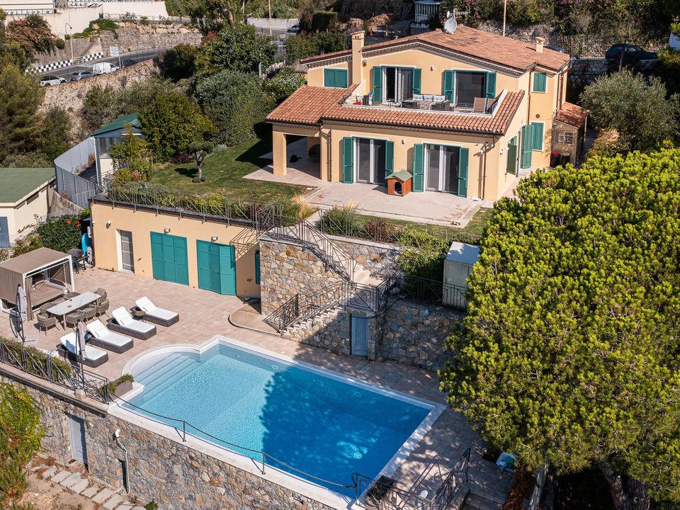 Villa i Ospedaletti, Imperia - bilde 1