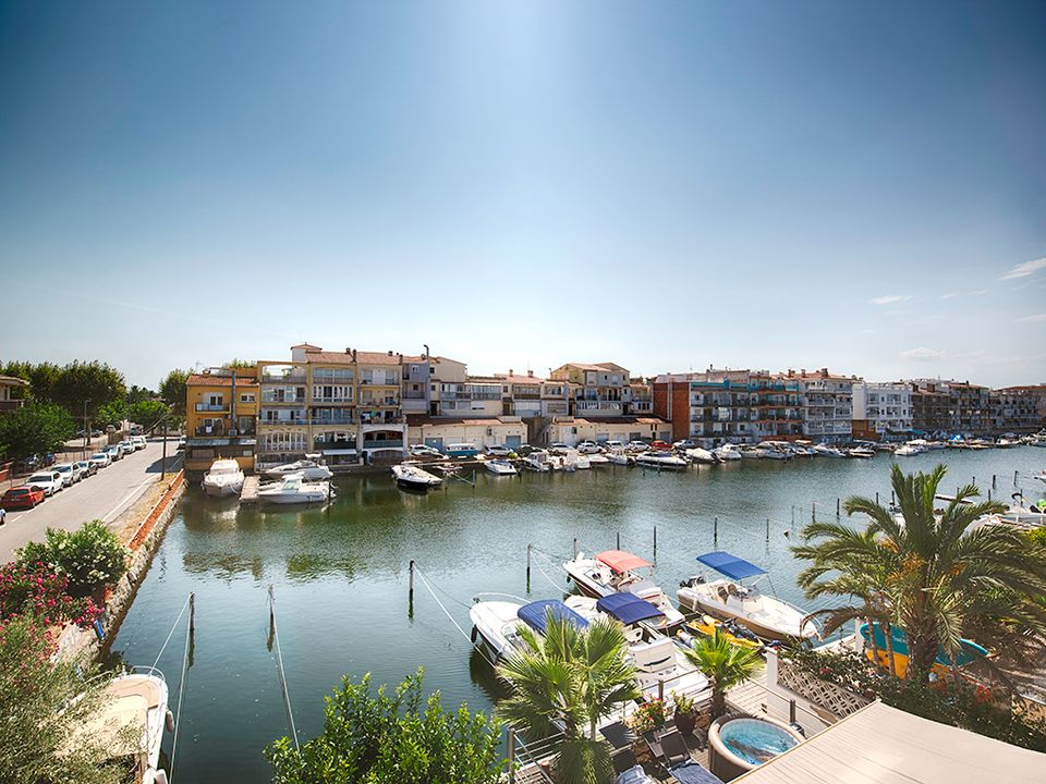 Lejlighed i Empuriabrava, Gerona - foto 4