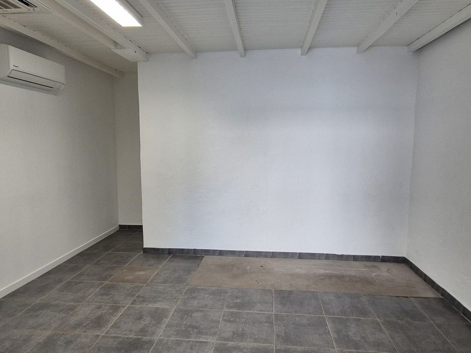 L'establiment comercial a Arles, Bouches-du-Rhone - foto 3